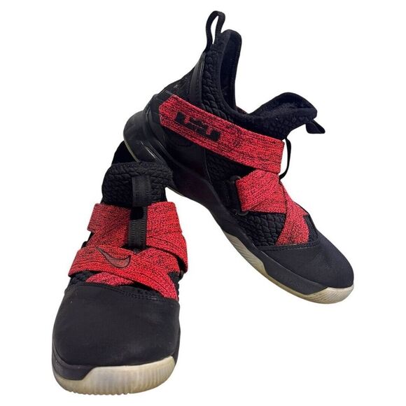 Size‎ 7Y - Nike LeBron Zoom Soldier 12 2018 Black Red - Picture 1 of 5